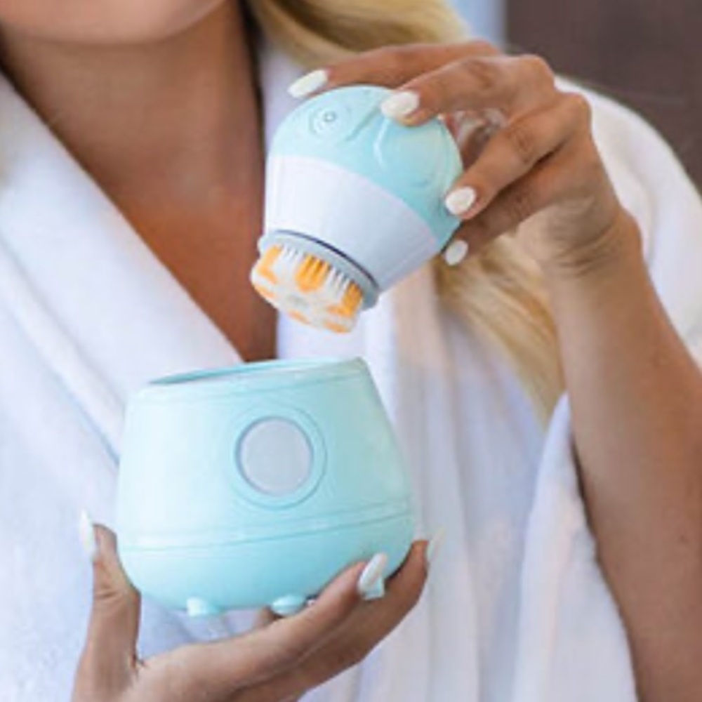 TAO Clean Facial Brush & Station